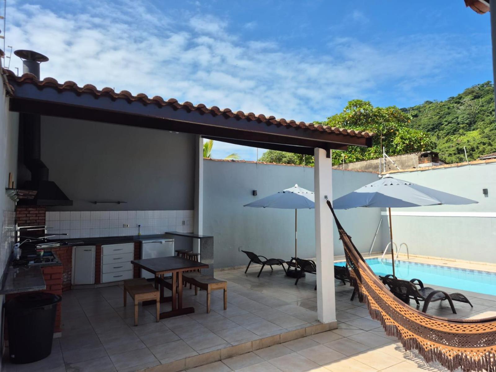 Casa No Guaruja Com Piscina